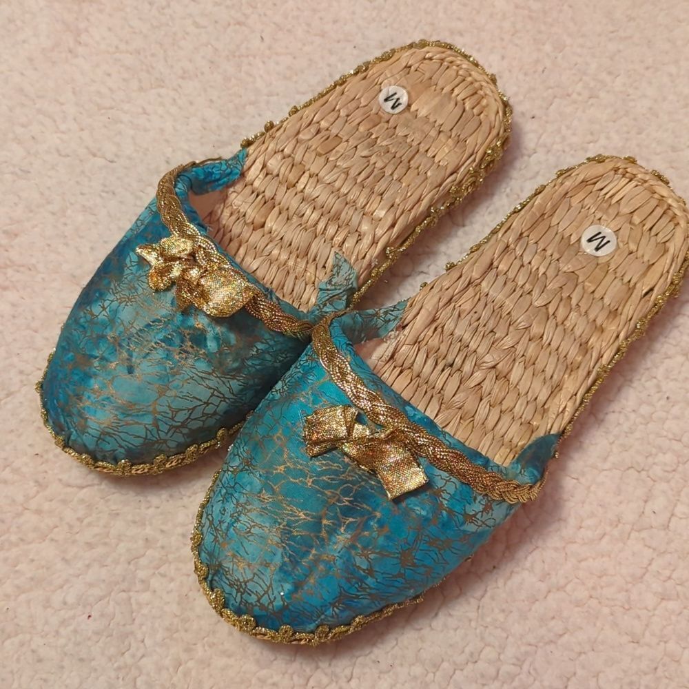 Japanese old‎ WARAJI ZOURI mules, made of straw